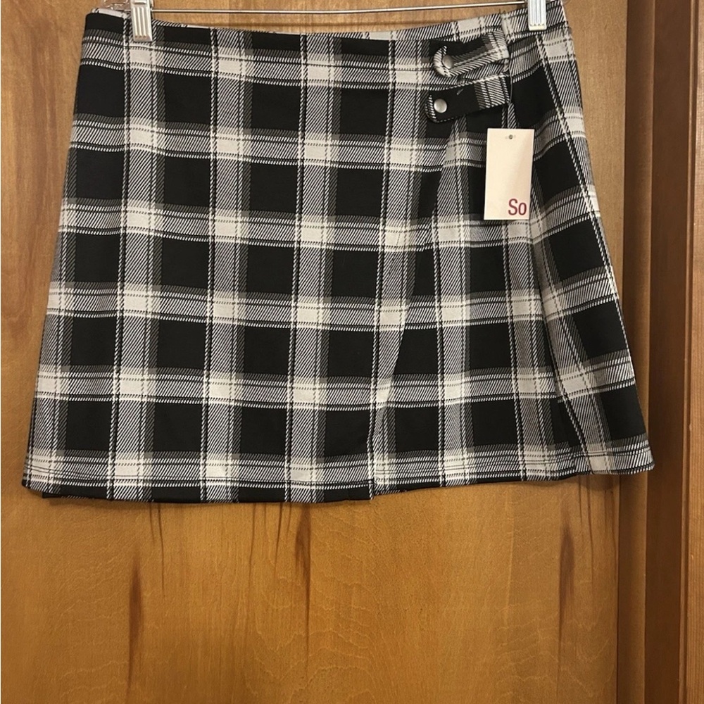 Women’s SO Plaid Black And White Skirt Size XXL NWT